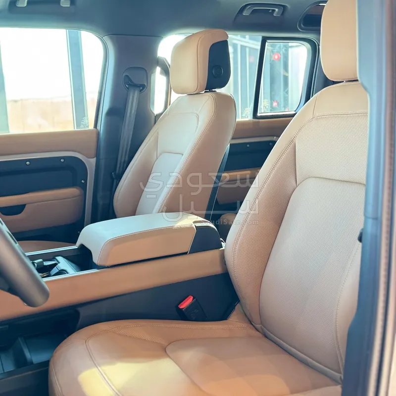 2026 لاند روفر ديفيندر اتش اس اي