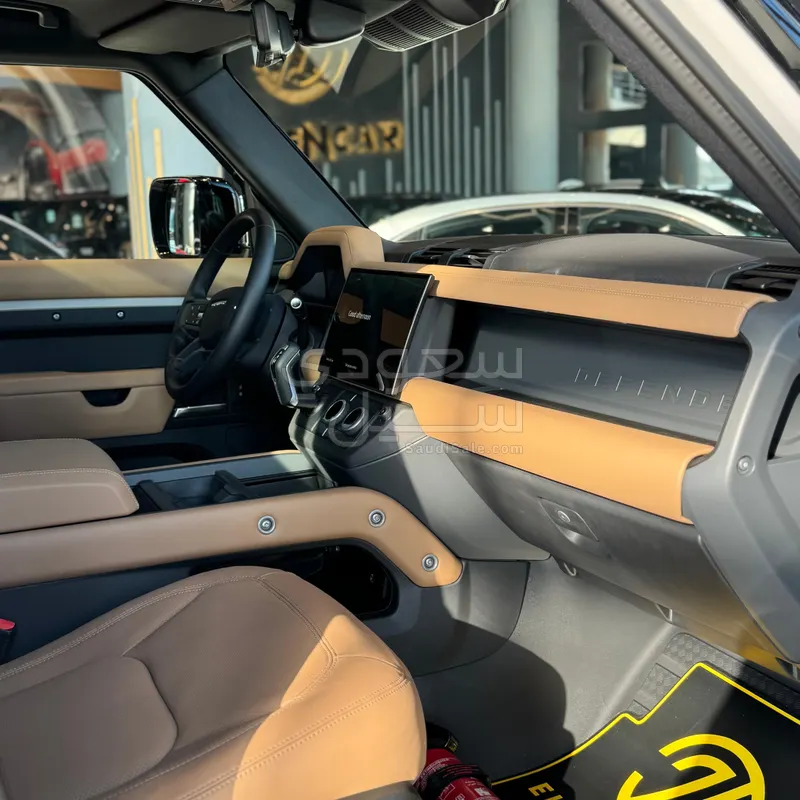 2026 لاند روفر ديفيندر اتش اس اي