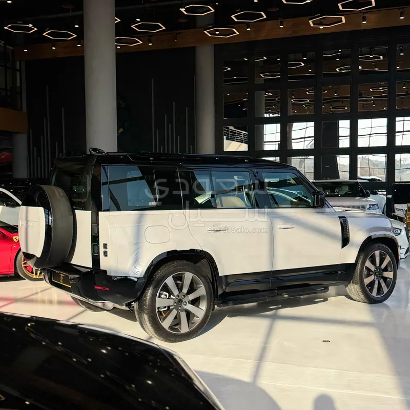 2026 لاند روفر ديفيندر اتش اس اي