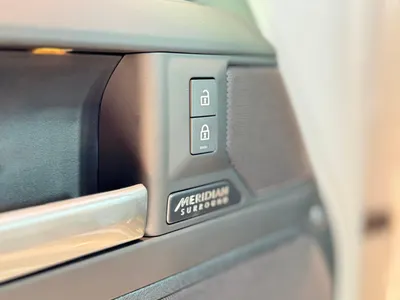 2026 لاند روفر ديفيندر اتش اس اي