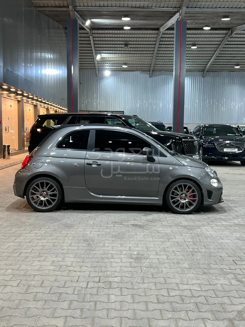 2023 فيات ابارث 695 توريزمو