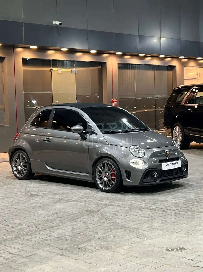 2023 فيات ابارث 695 توريزمو