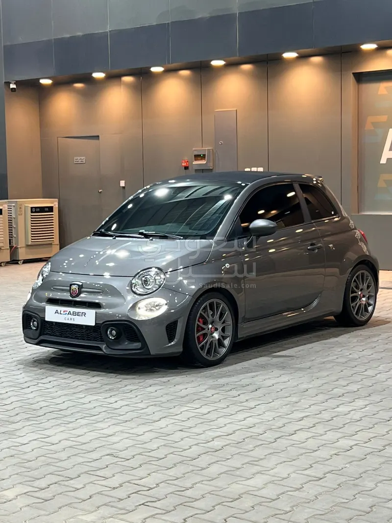 2023 فيات ابارث 695 توريزمو