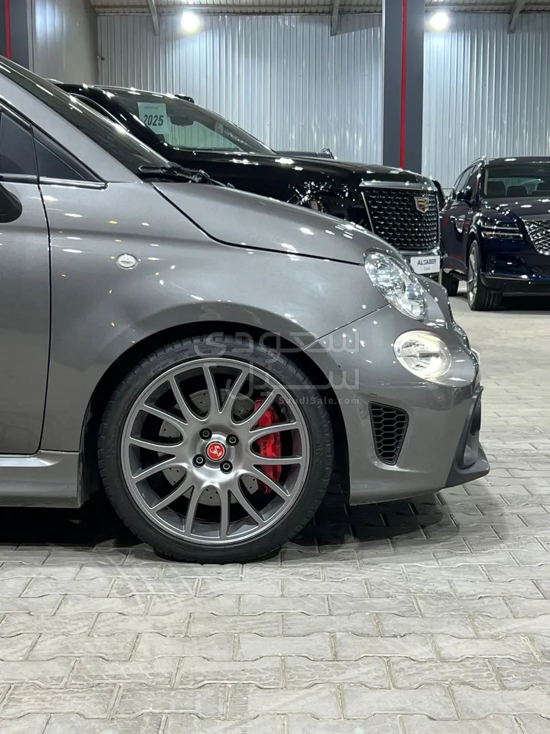 2023 فيات ابارث 695 توريزمو