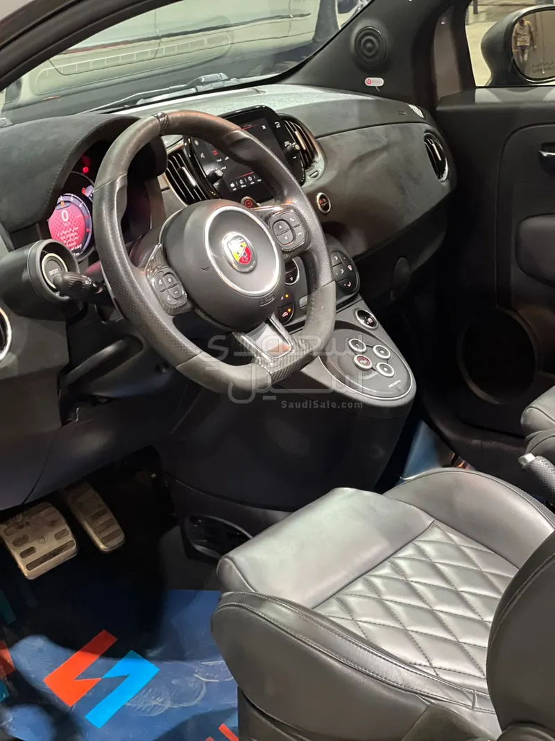 2023 فيات ابارث 695 توريزمو