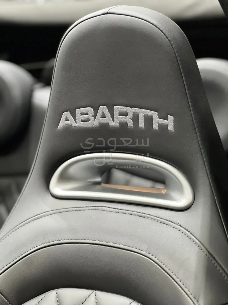 2023 فيات ابارث 695 توريزمو