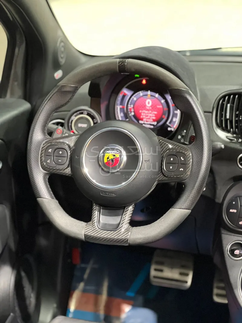 2023 فيات ابارث 695 توريزمو