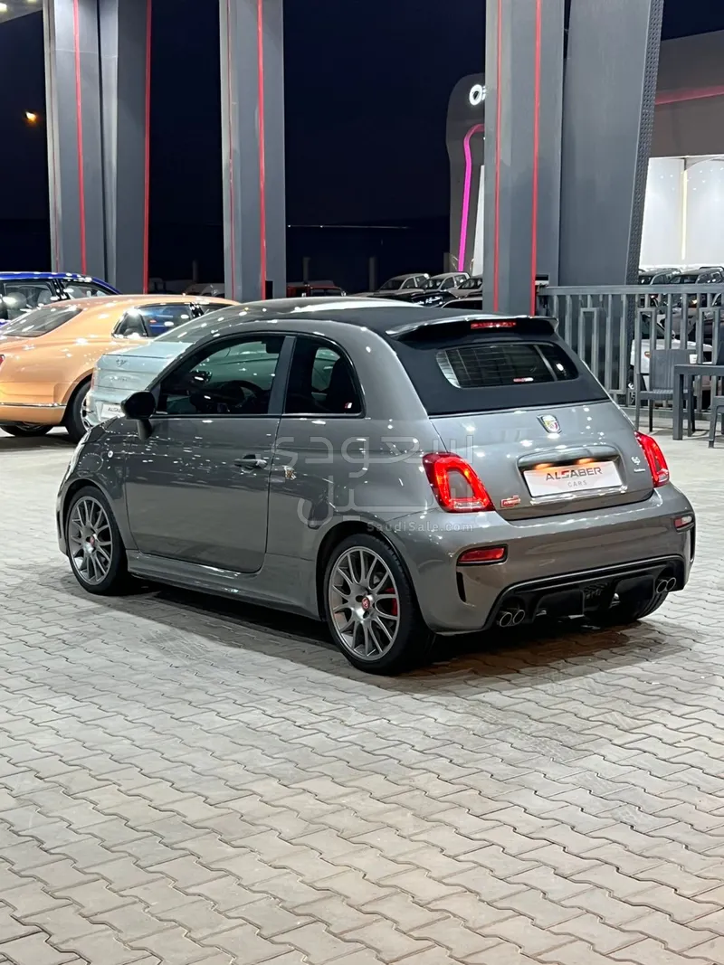 2023 فيات ابارث 695 توريزمو