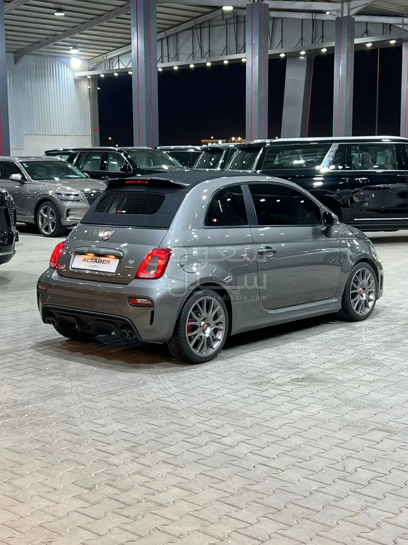 2023 فيات ابارث 695 توريزمو