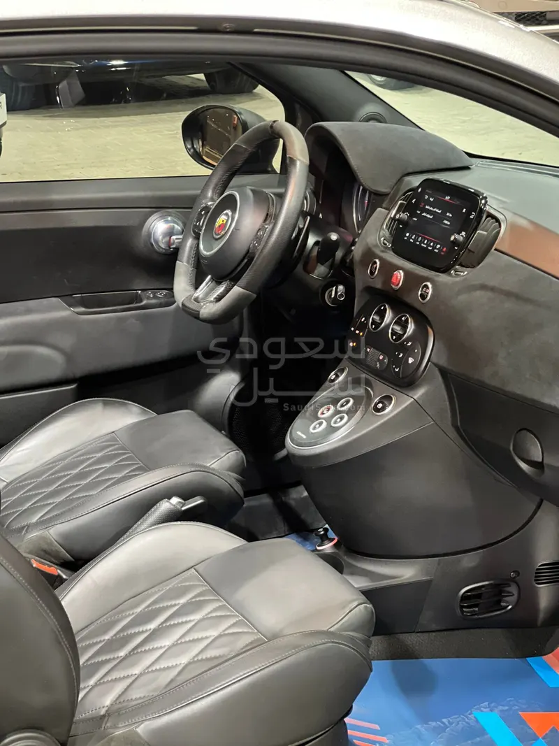 2023 فيات ابارث 695 توريزمو