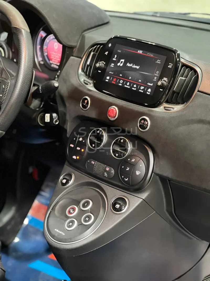 2023 فيات ابارث 695 توريزمو