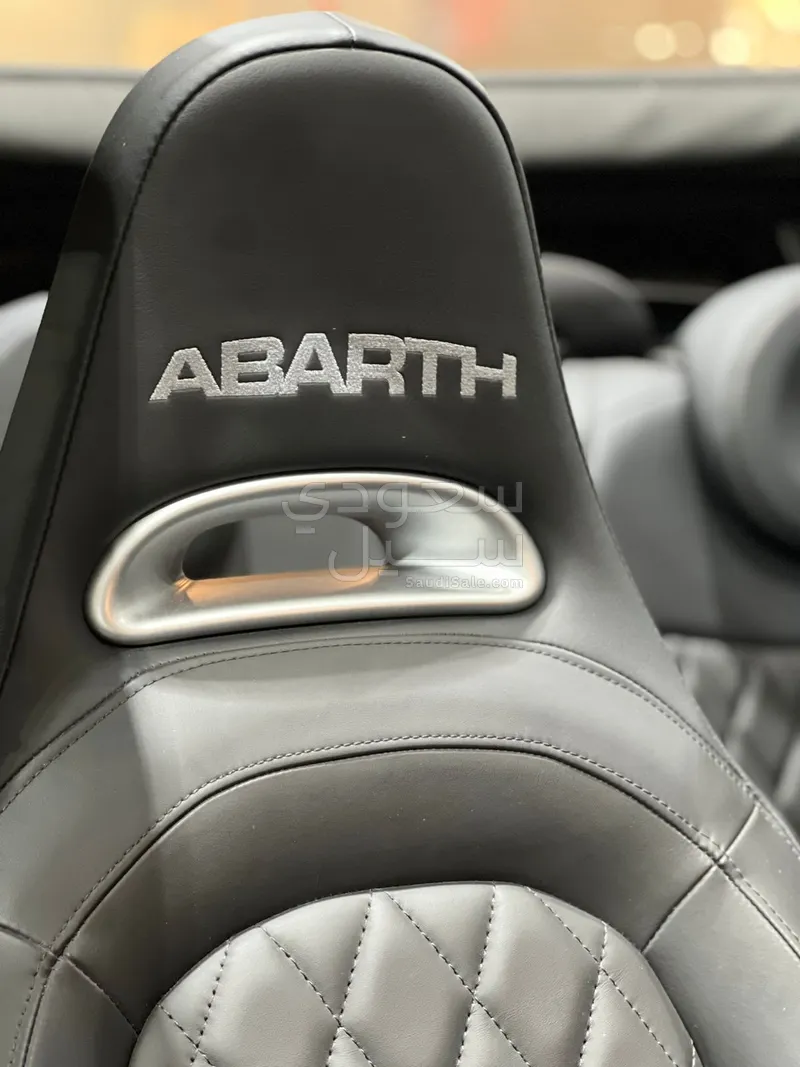 2023 فيات ابارث 695 توريزمو