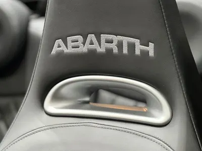 2023 فيات ابارث 695 توريزمو