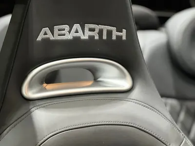 2023 فيات ابارث 695 توريزمو