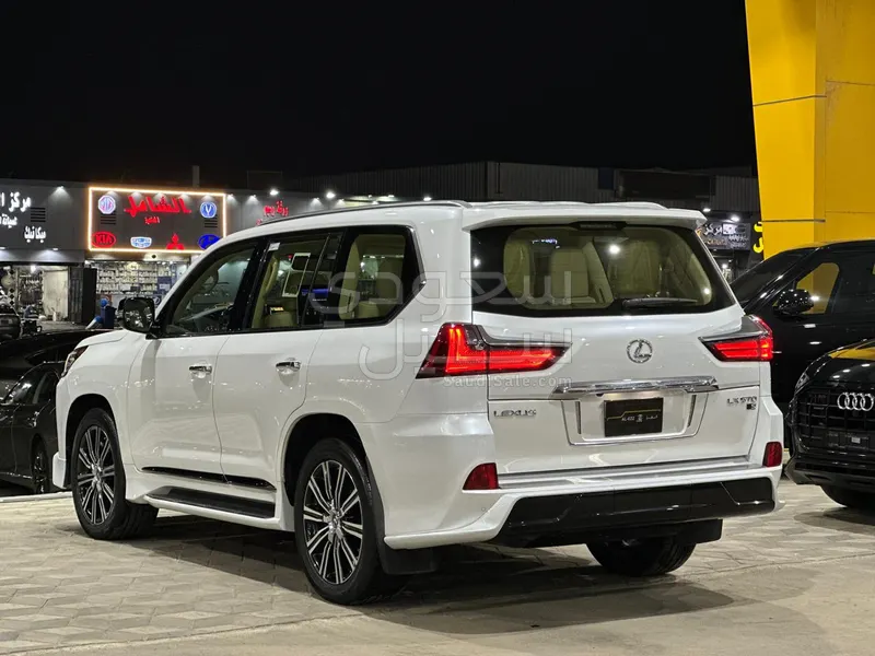 2019 لكزس إل إكس 570