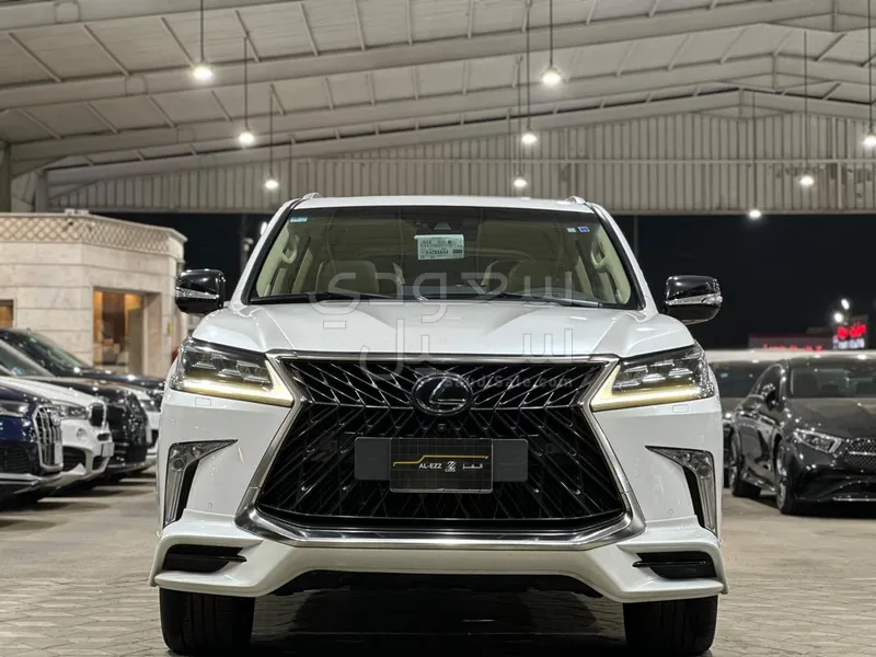 2019 لكزس إل إكس 570