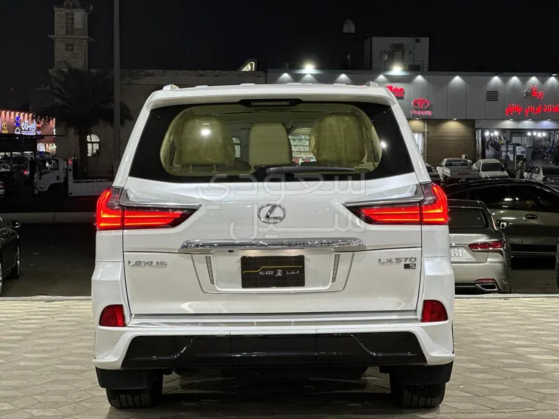 2019 لكزس إل إكس 570