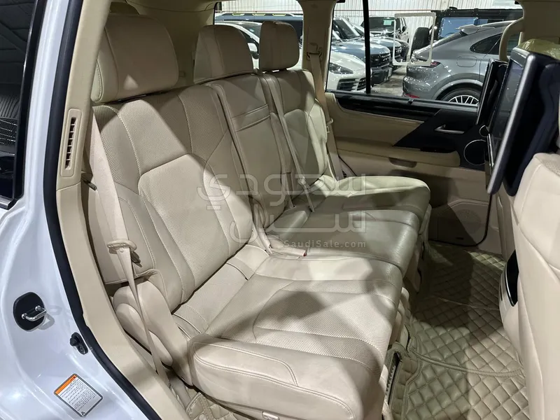 2019 لكزس إل إكس 570