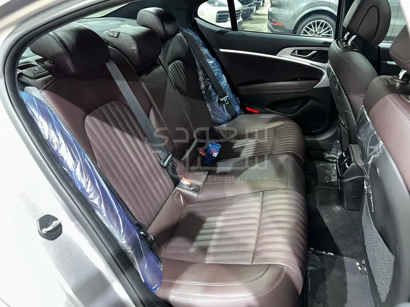 2023 جينيسيس جي 70