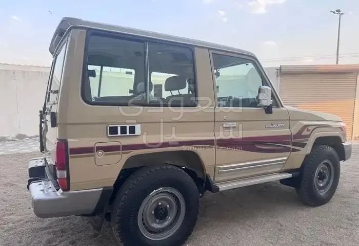 2016 تويوتا لاند كروزر ربع