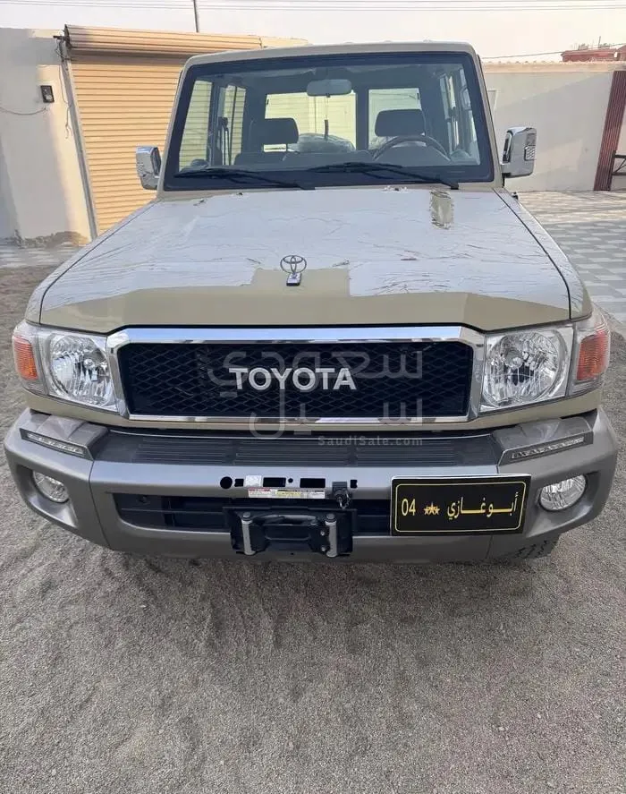 2016 تويوتا لاند كروزر ربع