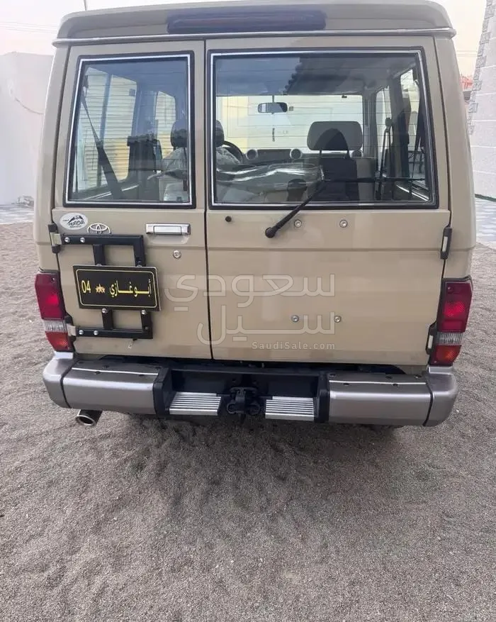 2016 تويوتا لاند كروزر ربع