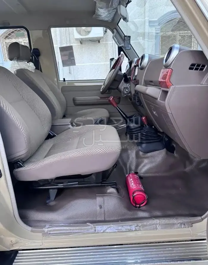 2016 تويوتا لاند كروزر ربع