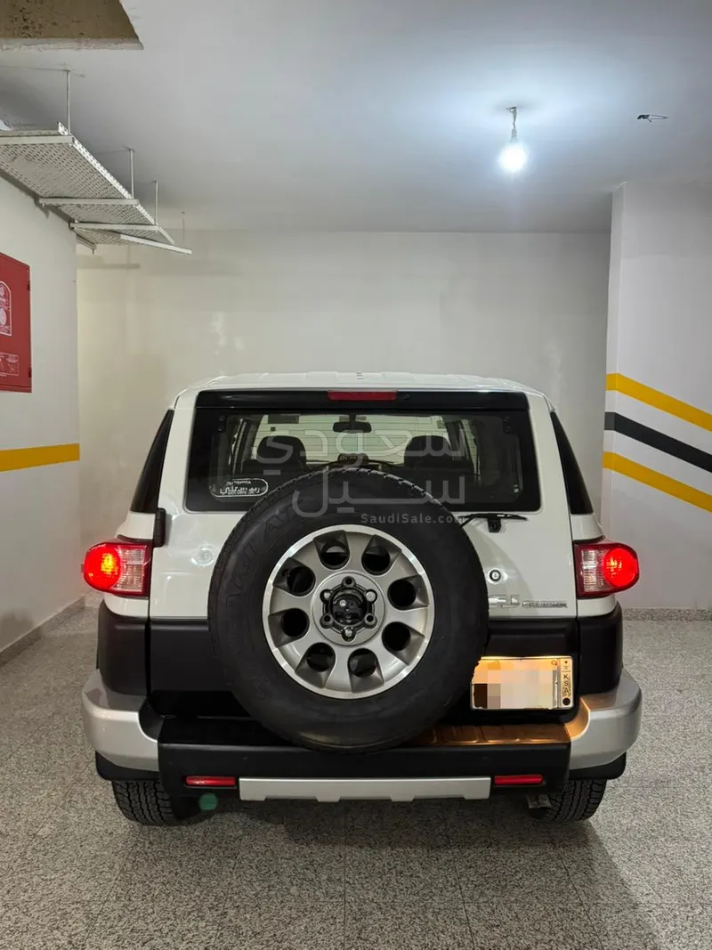 2012 تويوتا اف جي كروزر 1