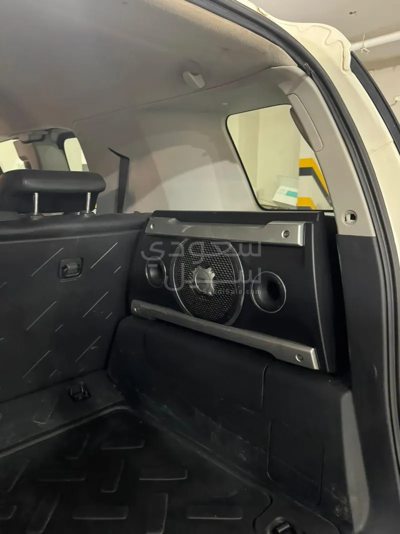 2012 تويوتا اف جي كروزر 1