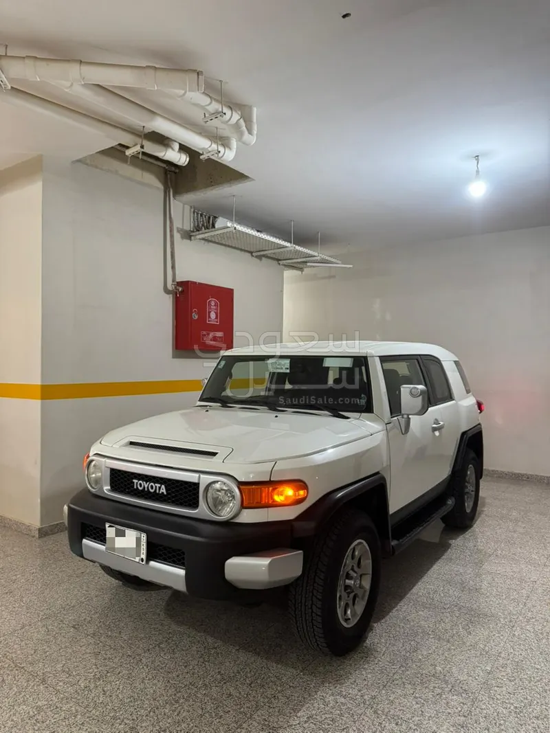 2012 تويوتا اف جي كروزر 1