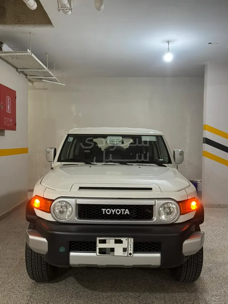 2012 تويوتا اف جي كروزر 1