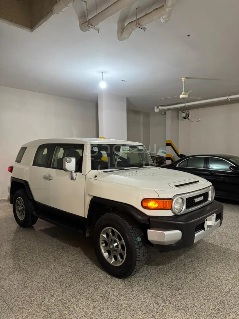 2012 تويوتا اف جي كروزر 1