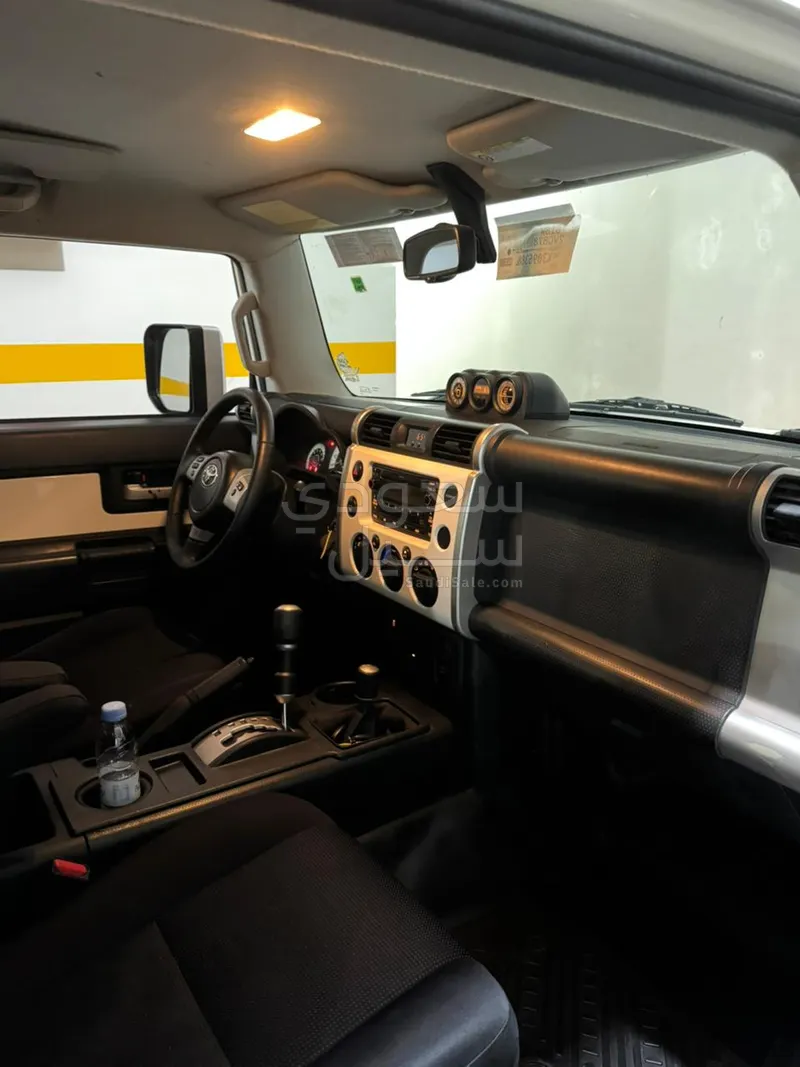 2012 تويوتا اف جي كروزر 1