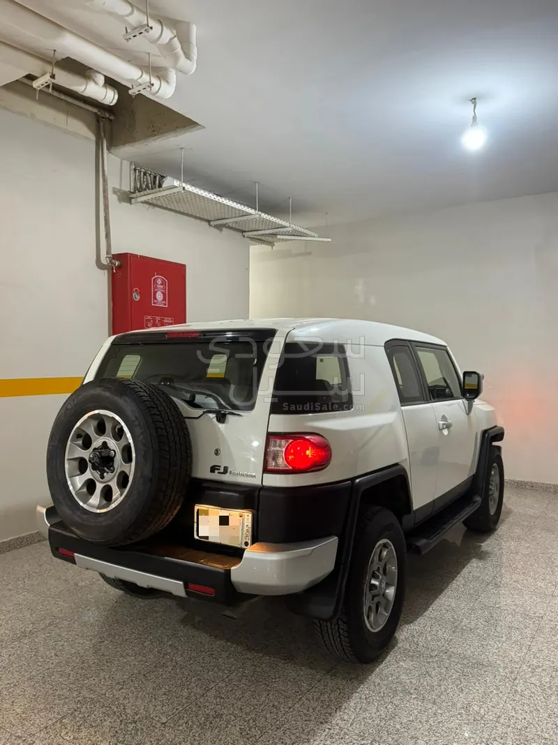 2012 تويوتا اف جي كروزر 1