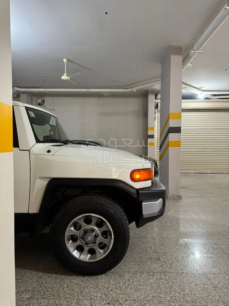 2012 تويوتا اف جي كروزر 1