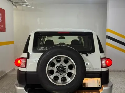 2012 تويوتا اف جي كروزر 1