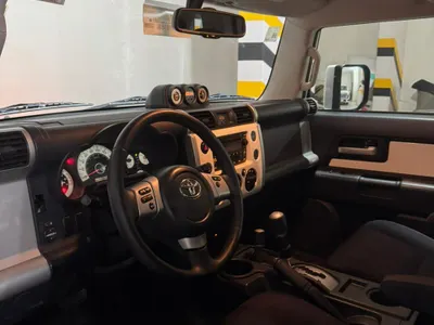 2012 تويوتا اف جي كروزر 1