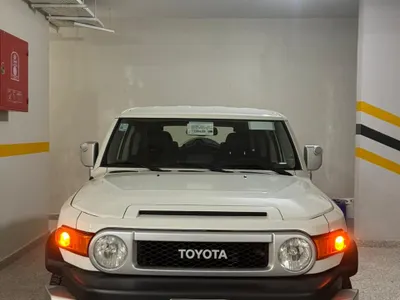 2012 تويوتا اف جي كروزر 1