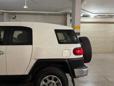 2012 تويوتا اف جي كروزر 1