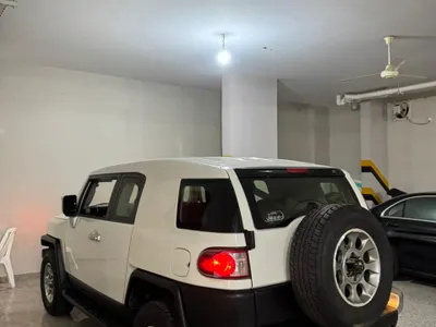 2012 تويوتا اف جي كروزر 1