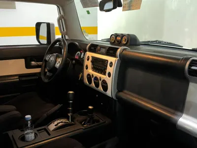 2012 تويوتا اف جي كروزر 1