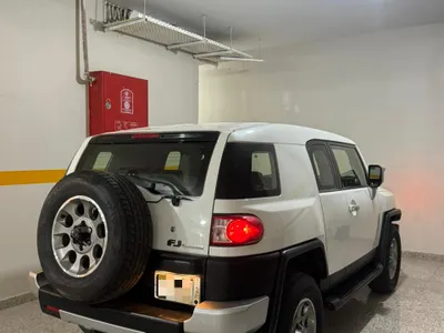 2012 تويوتا اف جي كروزر 1