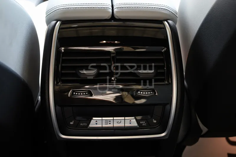 2025 بي ام دبليو الفئة اكس 6