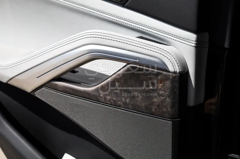 2025 بي ام دبليو الفئة اكس 6