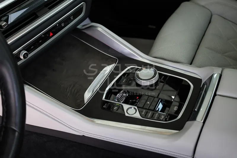 2025 بي ام دبليو الفئة اكس 6