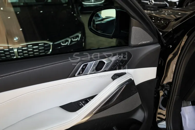 2025 بي ام دبليو الفئة اكس 6