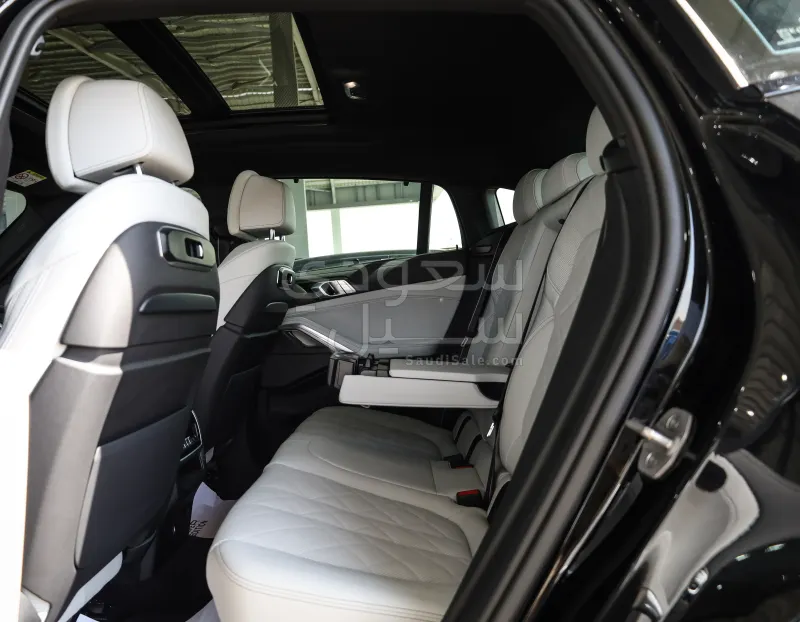 2025 بي ام دبليو الفئة اكس 6