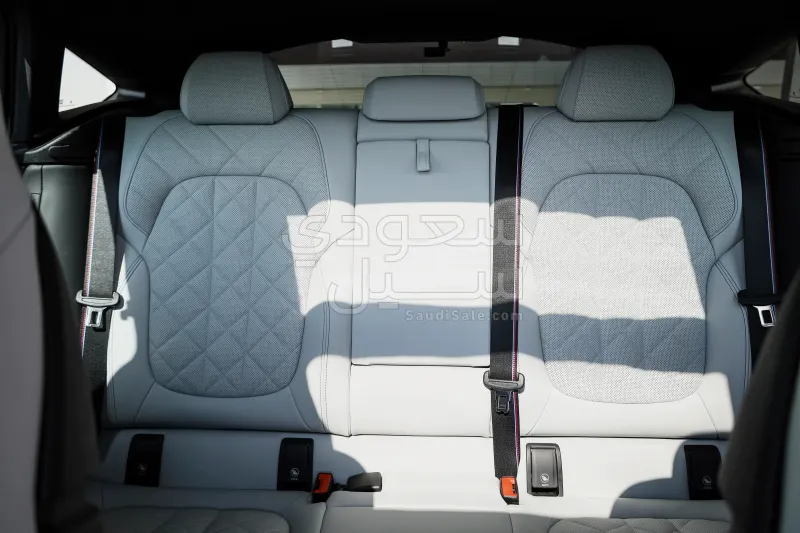 2025 بي ام دبليو الفئة اكس 6