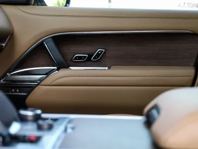 2023 لاند روفر رينج روفر اوتوبيوغرافي