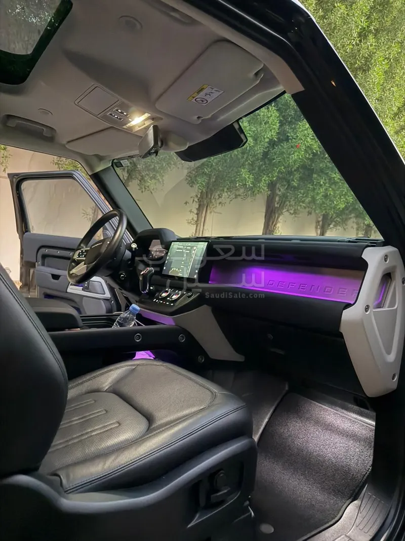 2022 لاند روفر ديفيندر 90